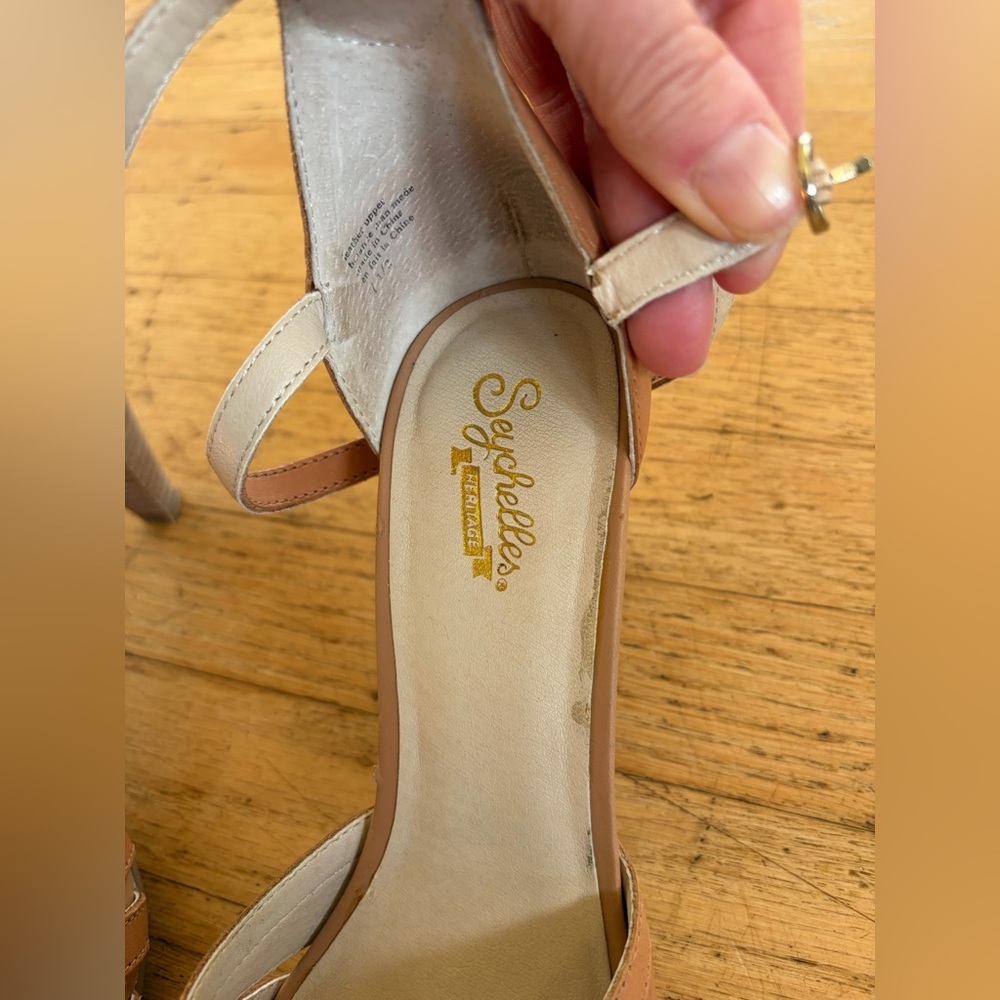 Seychelles Heritage peep toe stacked wood heal sandals - Picture 4 of 10